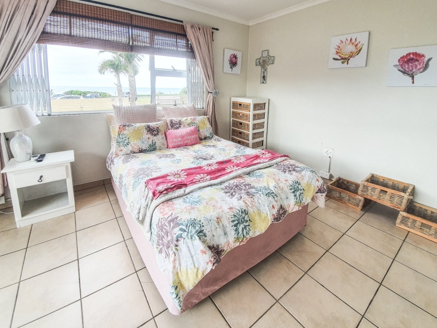 5 Bedroom Property for Sale in Manaba Beach KwaZulu-Natal