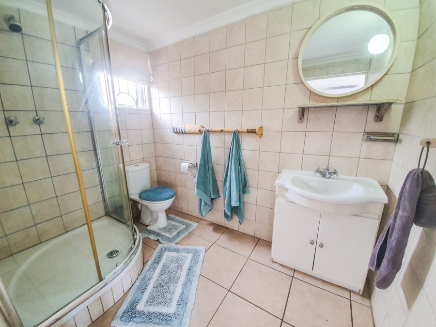 5 Bedroom Property for Sale in Manaba Beach KwaZulu-Natal