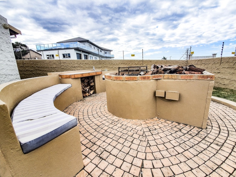 5 Bedroom Property for Sale in Manaba Beach KwaZulu-Natal