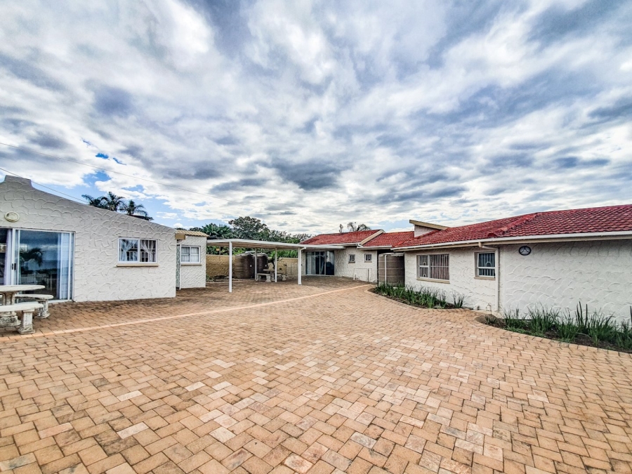 5 Bedroom Property for Sale in Manaba Beach KwaZulu-Natal