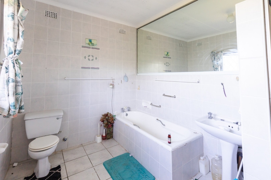 3 Bedroom Property for Sale in Sea Park KwaZulu-Natal