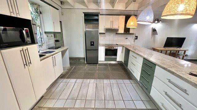 4 Bedroom Property for Sale in Uvongo KwaZulu-Natal