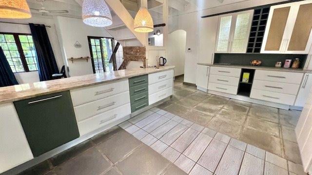4 Bedroom Property for Sale in Uvongo KwaZulu-Natal