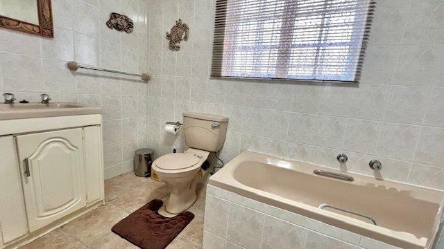 3 Bedroom Property for Sale in Uvongo KwaZulu-Natal