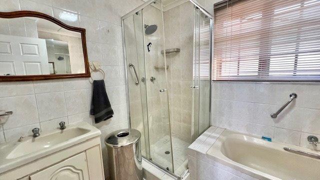 3 Bedroom Property for Sale in Uvongo KwaZulu-Natal