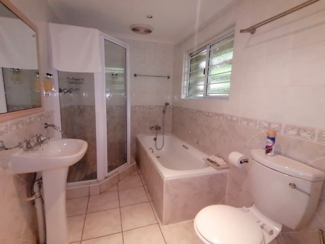 6 Bedroom Property for Sale in Uvongo KwaZulu-Natal