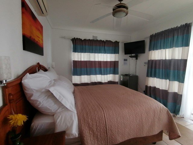 6 Bedroom Property for Sale in Uvongo KwaZulu-Natal