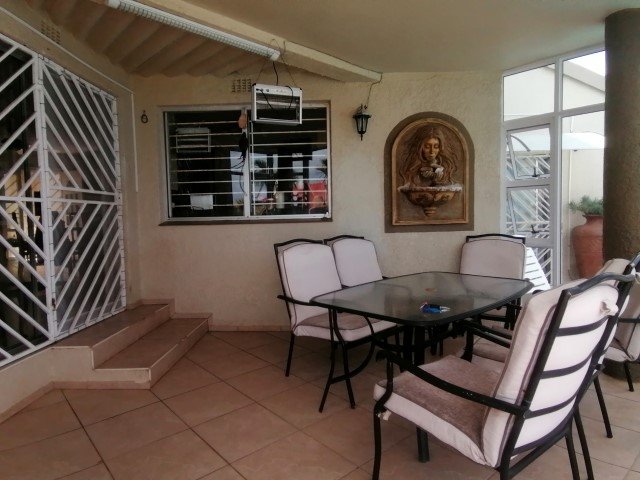 6 Bedroom Property for Sale in Uvongo KwaZulu-Natal