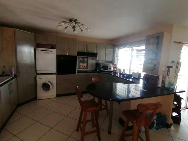6 Bedroom Property for Sale in Uvongo KwaZulu-Natal