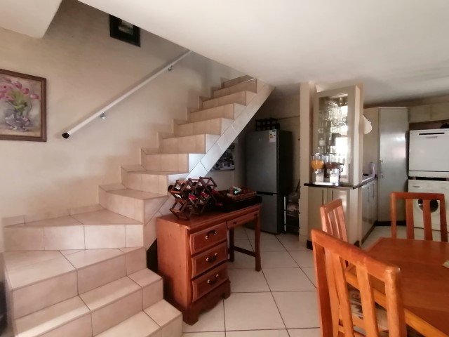 6 Bedroom Property for Sale in Uvongo KwaZulu-Natal