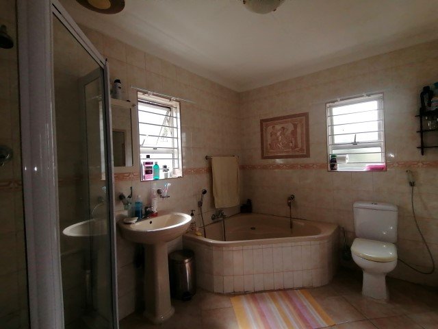 6 Bedroom Property for Sale in Uvongo KwaZulu-Natal