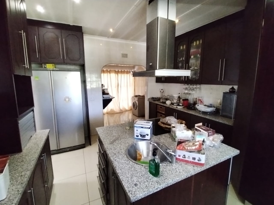 2 Bedroom Property for Sale in Uvongo KwaZulu-Natal