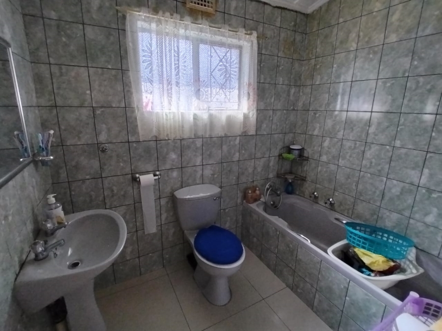 2 Bedroom Property for Sale in Uvongo KwaZulu-Natal