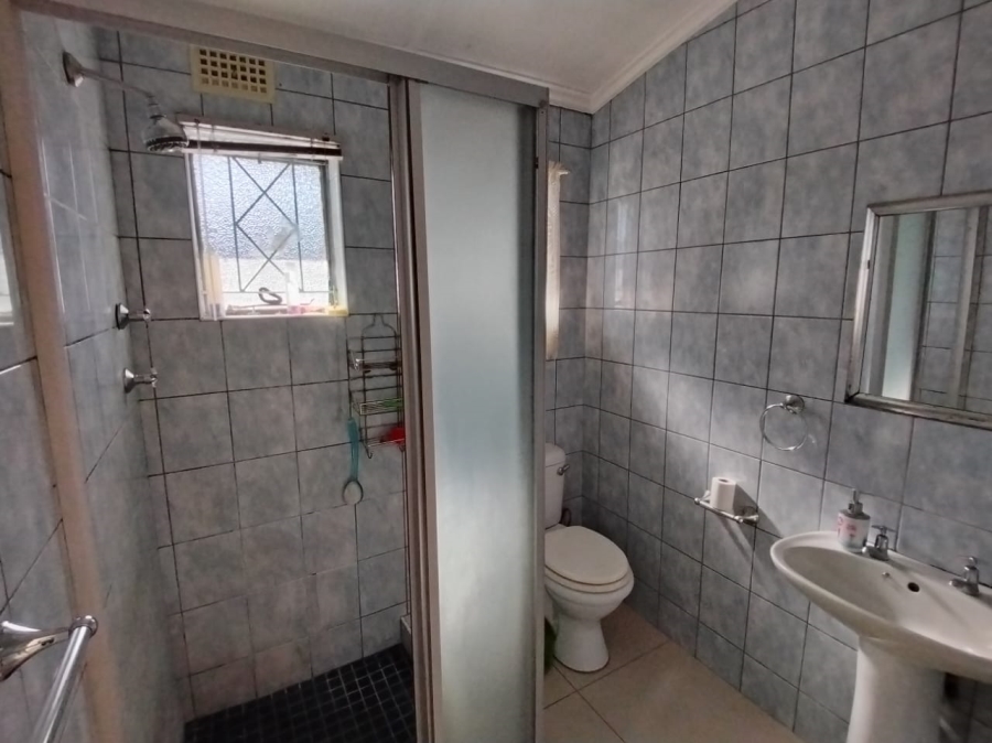2 Bedroom Property for Sale in Uvongo KwaZulu-Natal