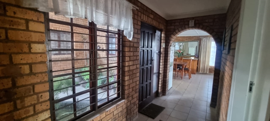 3 Bedroom Property for Sale in Uvongo KwaZulu-Natal