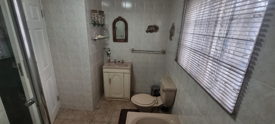 3 Bedroom Property for Sale in Uvongo KwaZulu-Natal