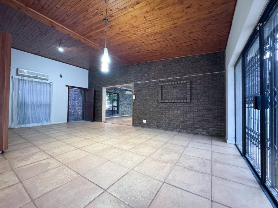 5 Bedroom Property for Sale in Aviary Hill KwaZulu-Natal