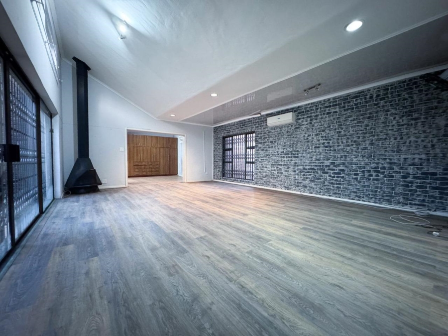 5 Bedroom Property for Sale in Aviary Hill KwaZulu-Natal