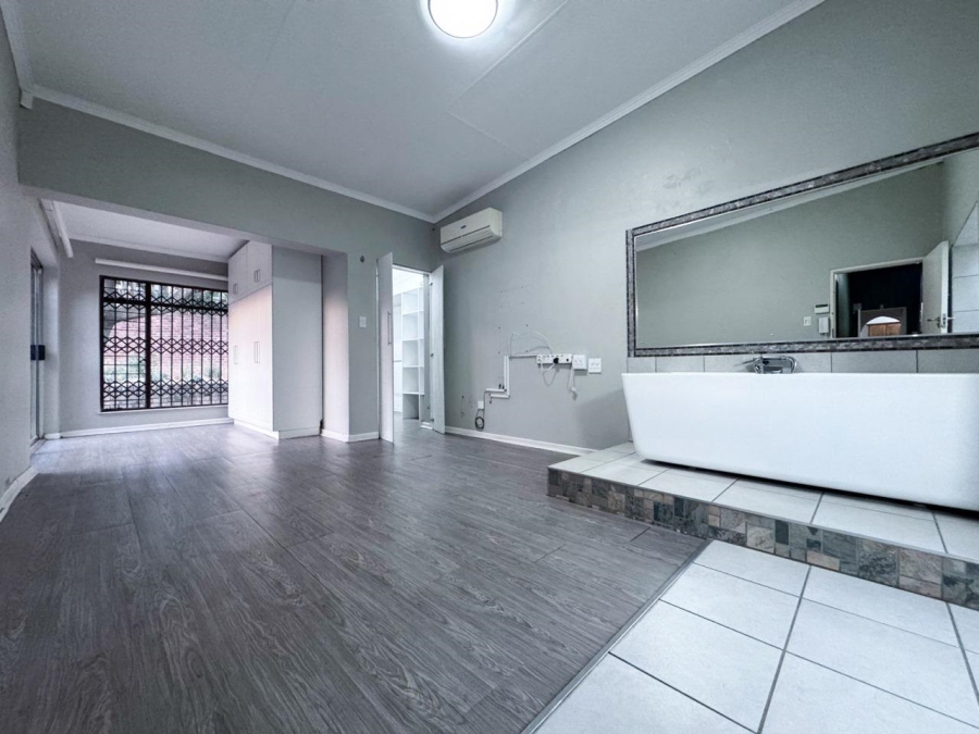 5 Bedroom Property for Sale in Aviary Hill KwaZulu-Natal
