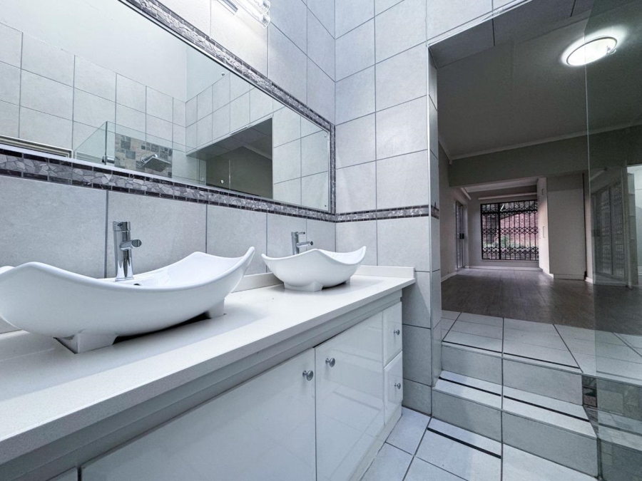5 Bedroom Property for Sale in Aviary Hill KwaZulu-Natal