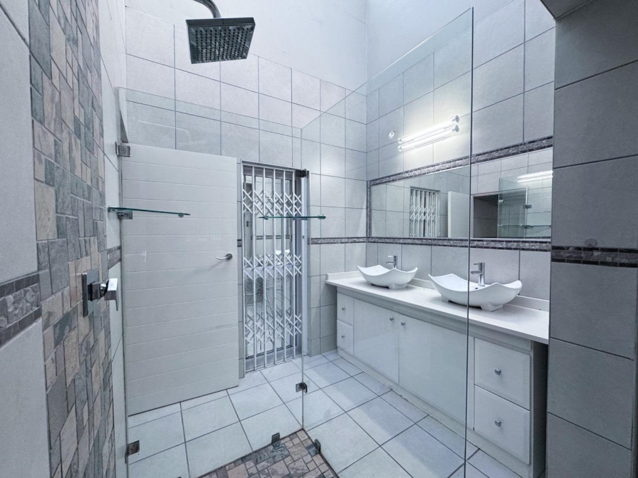 5 Bedroom Property for Sale in Aviary Hill KwaZulu-Natal