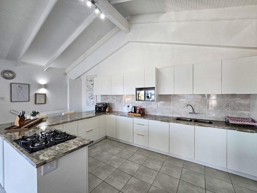 4 Bedroom Property for Sale in Uvongo KwaZulu-Natal