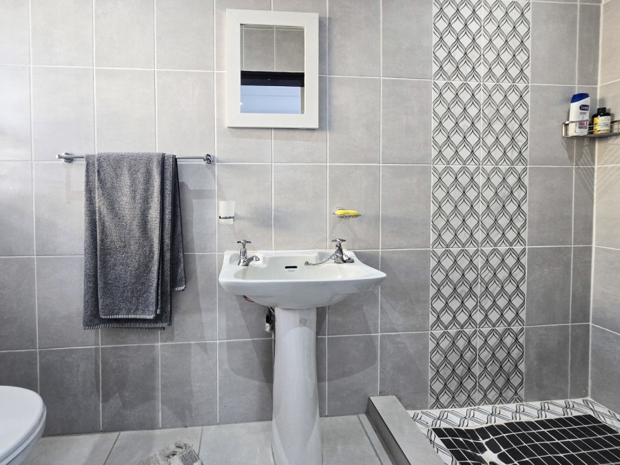 4 Bedroom Property for Sale in Uvongo KwaZulu-Natal