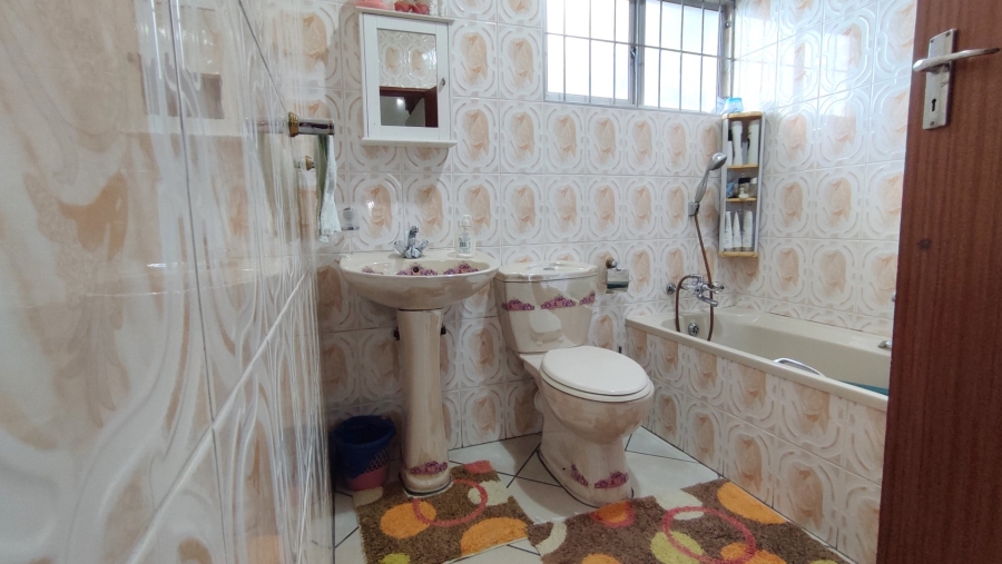 8 Bedroom Property for Sale in Marburg KwaZulu-Natal
