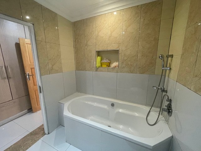  Bedroom Property for Sale in Lawrence Rocks KwaZulu-Natal