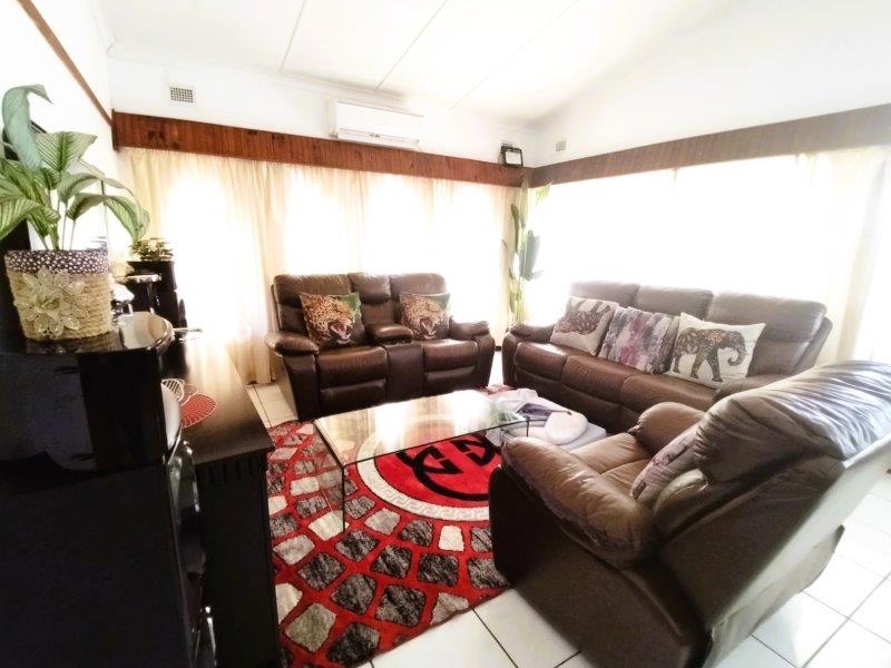 4 Bedroom Property for Sale in Sea Park KwaZulu-Natal
