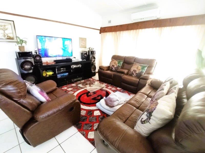 4 Bedroom Property for Sale in Sea Park KwaZulu-Natal