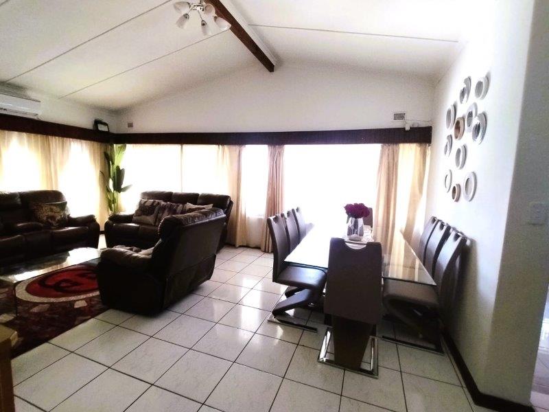 4 Bedroom Property for Sale in Sea Park KwaZulu-Natal
