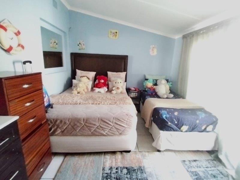 4 Bedroom Property for Sale in Sea Park KwaZulu-Natal