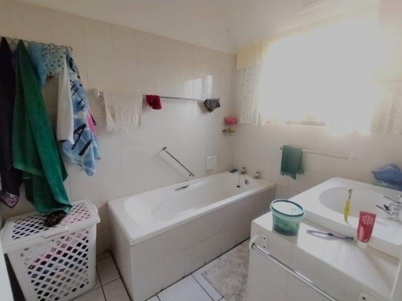 4 Bedroom Property for Sale in Sea Park KwaZulu-Natal