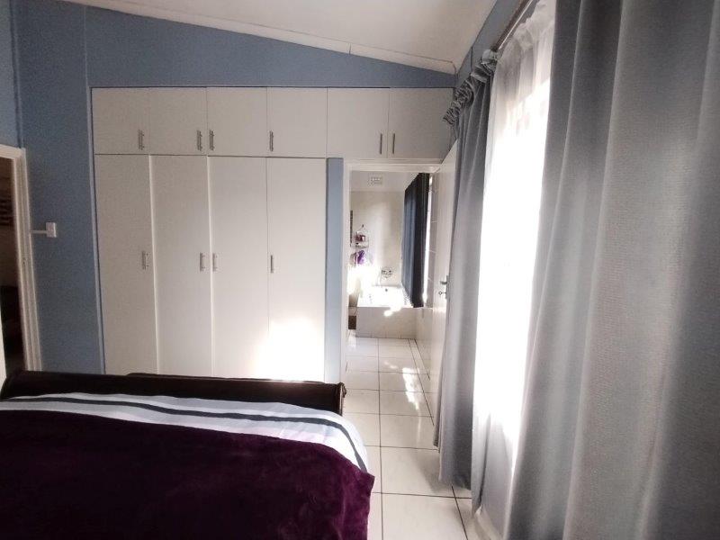 4 Bedroom Property for Sale in Sea Park KwaZulu-Natal