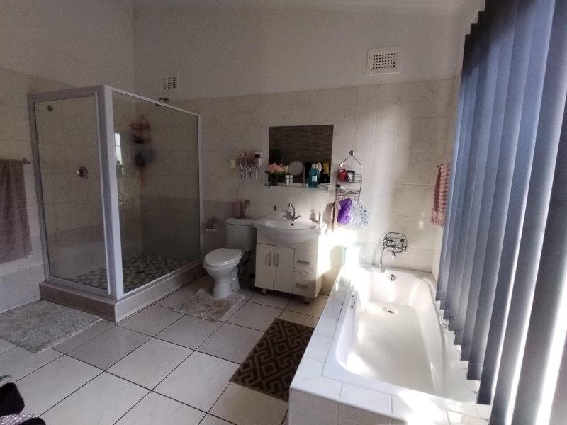 4 Bedroom Property for Sale in Sea Park KwaZulu-Natal
