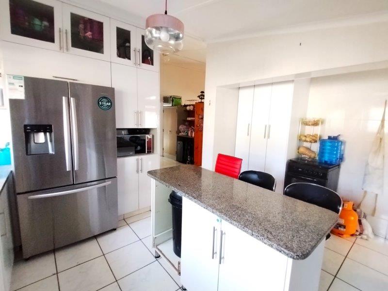 4 Bedroom Property for Sale in Sea Park KwaZulu-Natal