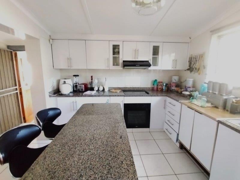 4 Bedroom Property for Sale in Sea Park KwaZulu-Natal