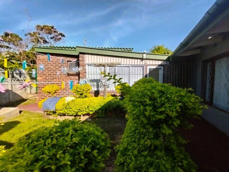 4 Bedroom Property for Sale in Sea Park KwaZulu-Natal