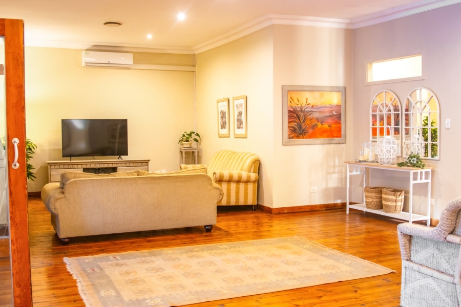 5 Bedroom Property for Sale in Cowies Hill KwaZulu-Natal