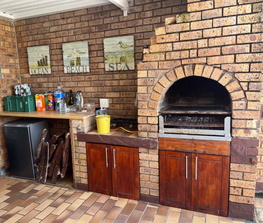4 Bedroom Property for Sale in Hibberdene KwaZulu-Natal