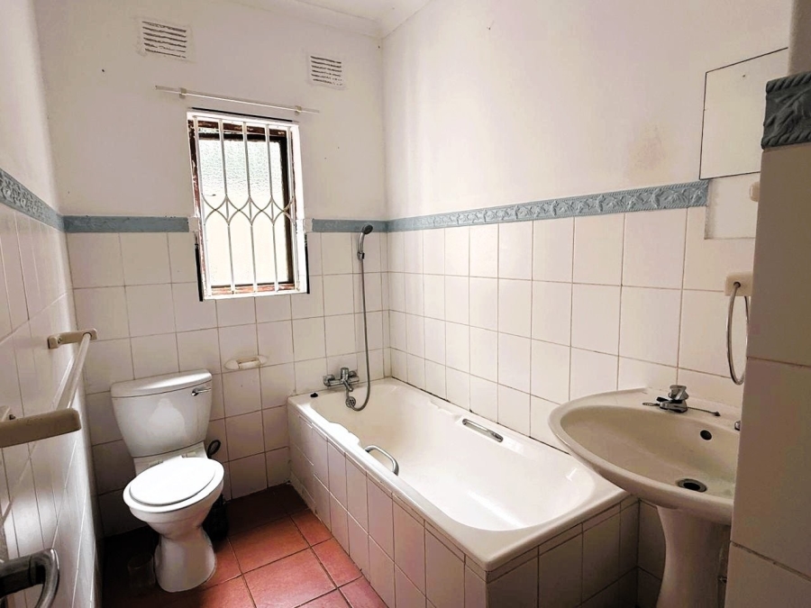 2 Bedroom Property for Sale in Port Edward KwaZulu-Natal