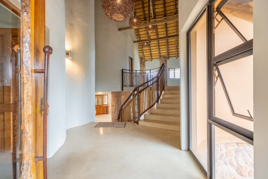 To Let 5 Bedroom Property for Rent in Phezulu KwaZulu-Natal