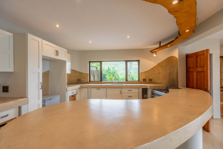 To Let 5 Bedroom Property for Rent in Phezulu KwaZulu-Natal
