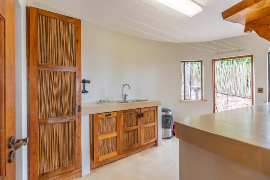 To Let 5 Bedroom Property for Rent in Phezulu KwaZulu-Natal