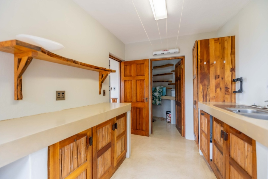 To Let 5 Bedroom Property for Rent in Phezulu KwaZulu-Natal
