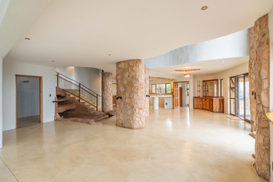 To Let 5 Bedroom Property for Rent in Phezulu KwaZulu-Natal