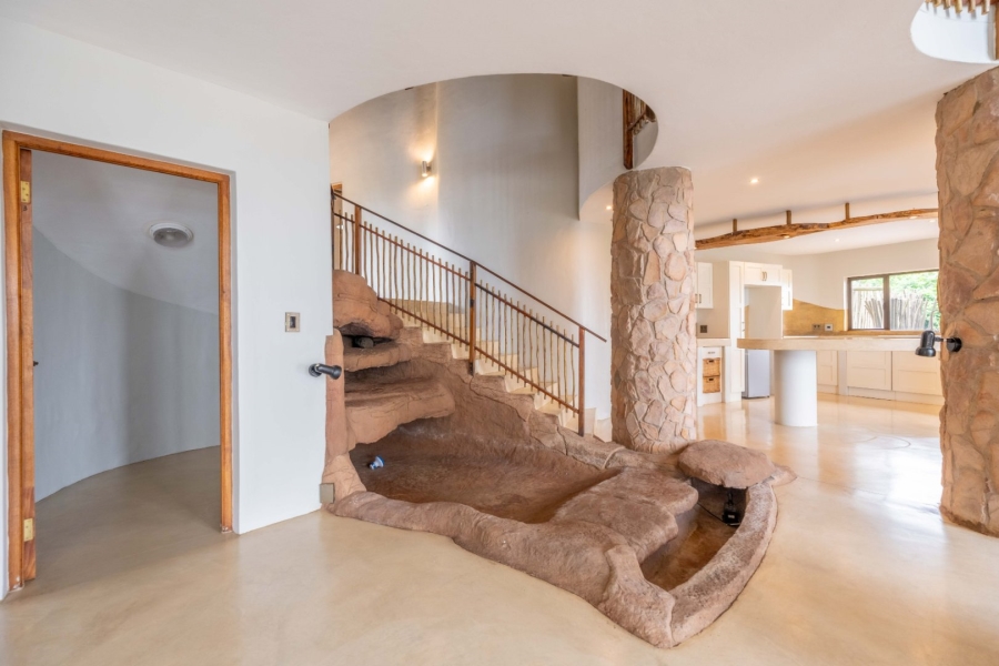 To Let 5 Bedroom Property for Rent in Phezulu KwaZulu-Natal