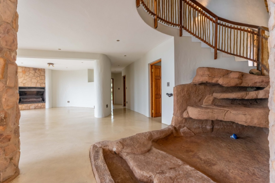 To Let 5 Bedroom Property for Rent in Phezulu KwaZulu-Natal