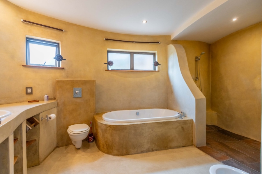 To Let 5 Bedroom Property for Rent in Phezulu KwaZulu-Natal